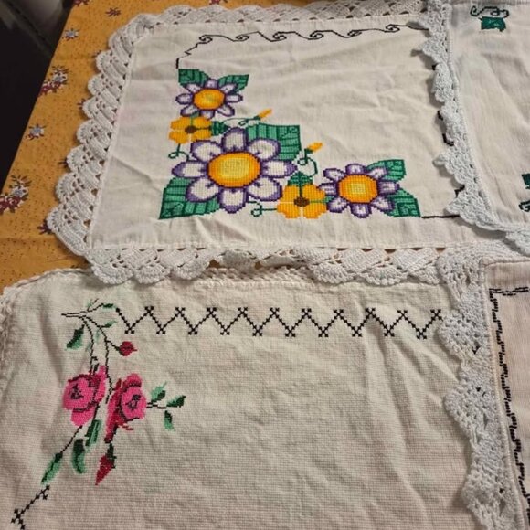 Vintage embroidered floral placemats - Picture 4 of 5
